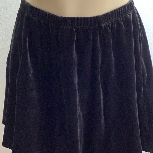 Zuliana Size Medium Velvet Mini Skirt. Made in USA. New with Tags. - Picture 2 of 8